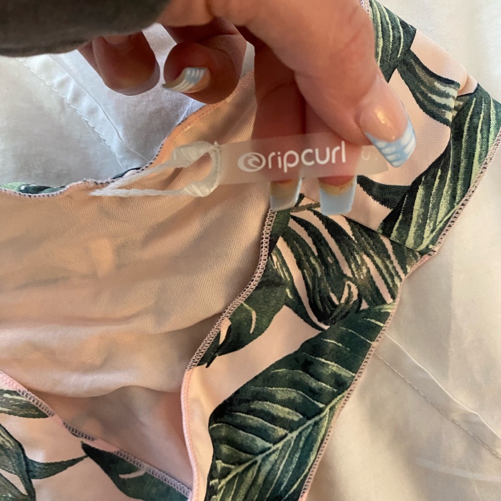 Ripcurl Bikini Set, Size Small (Never Worn) - image 4